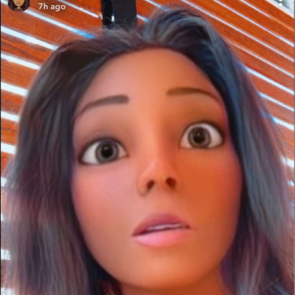 Meet your Posher, Delinia